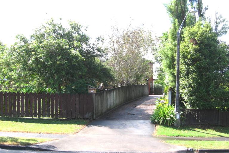 Photo of property in 3 Denver Avenue, Sunnyvale, Auckland, 0612