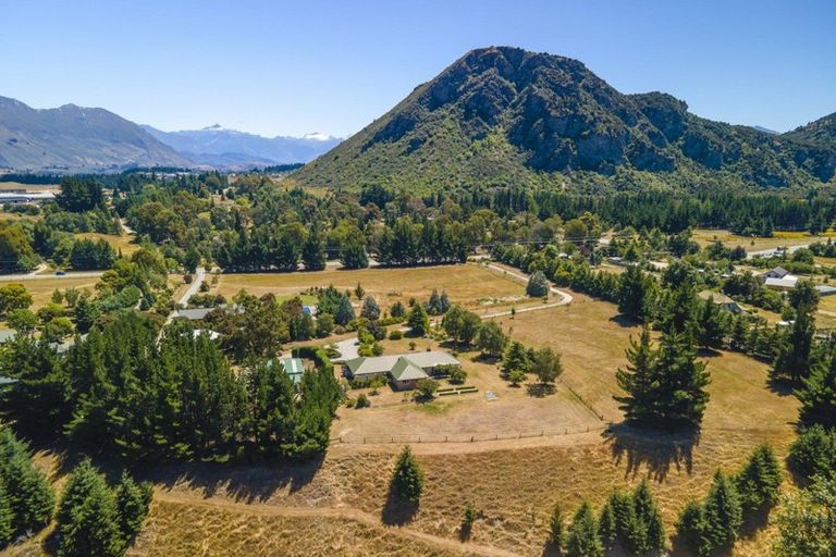 Photo of property in 11 Riverbank Road, Wanaka, 9382