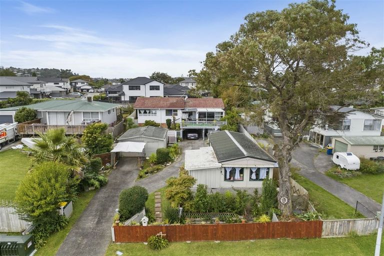 Photo of property in 11 Paragon Avenue, Beach Haven, Auckland, 0626