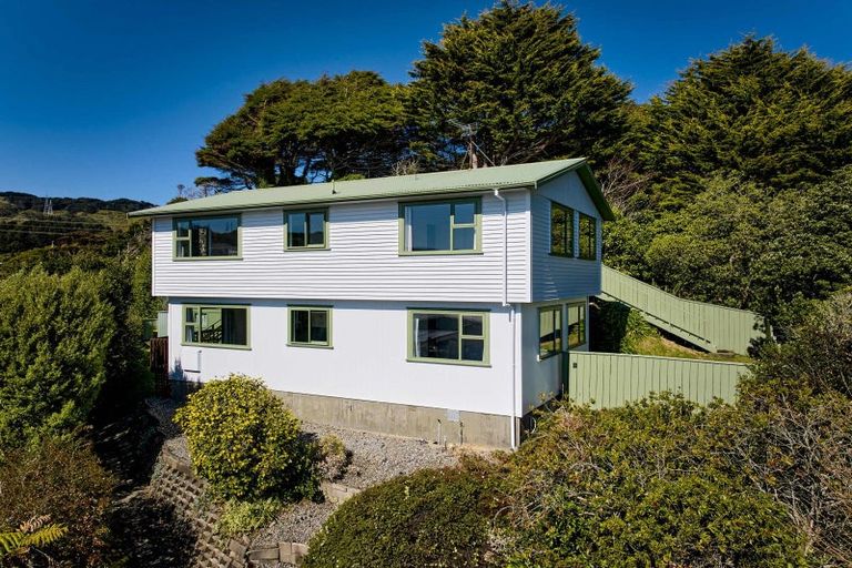 Photo of property in 1a Sunrise Boulevard, Tawa, Wellington, 5028