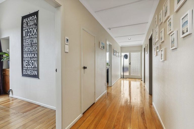 Photo of property in 13 Tanera Crescent, Brooklyn, Wellington, 6021