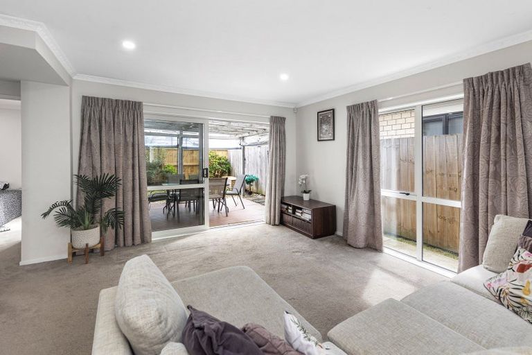 Photo of property in 16 Dolbel Place, Mangere East, Auckland, 2024