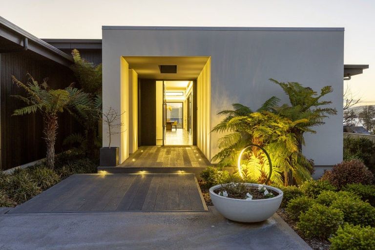 Photo of property in 35 Pukenamu Road, Rainbow Point, Taupo, 3330