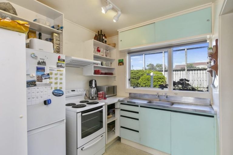 Photo of property in Lynbrae Court Flats, 17/4 Dr Taylor Terrace, Johnsonville, Wellington, 6037