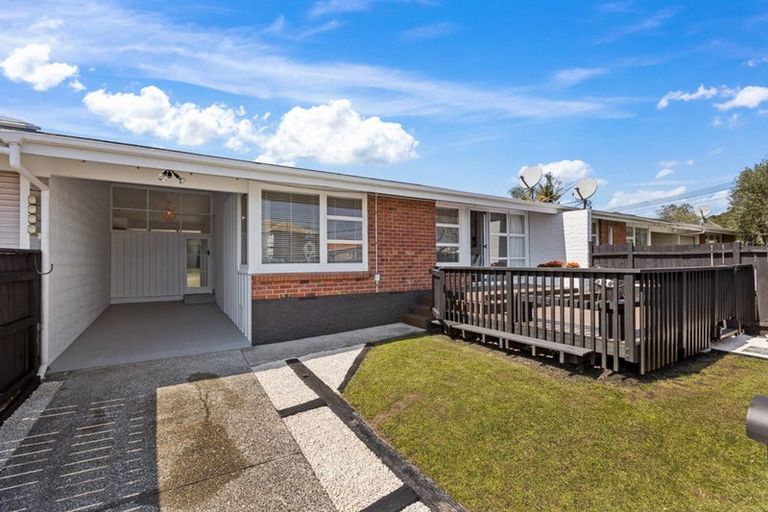 Photo of property in 3/50 Old Lake Road, Narrow Neck, Auckland, 0624