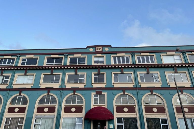 Photo of property in Devonport Apartments, 37/127 Saint Aubyn Street, New Plymouth, 4310