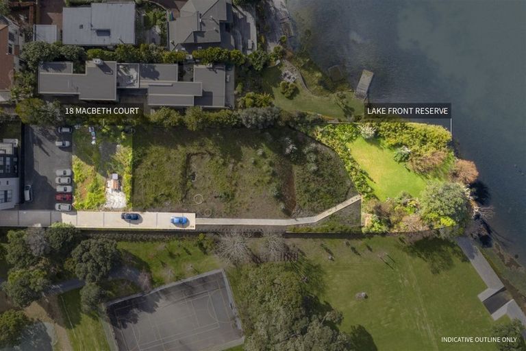 Photo of property in 18 Macbeth Court, Milford, Auckland, 0620