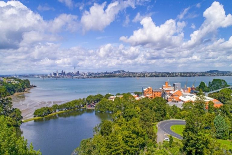 Photo of property in 158 Mokoia Road, Chatswood, Auckland, 0626