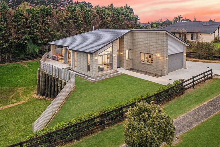 Photo of property in 125 Mcrobbie Road, Kingseat, Papakura, 2580