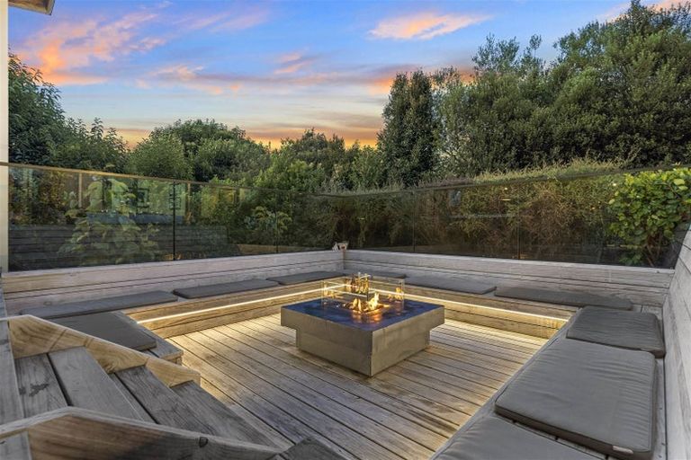 Photo of property in 16 Renlee Place, Shelly Park, Auckland, 2014