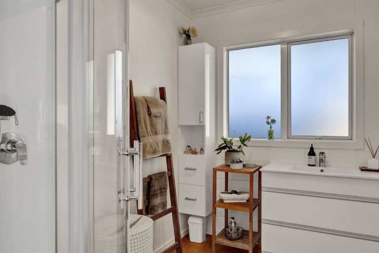 Photo of property in 2/30 Hamblyn Street, Strandon, New Plymouth, 4312