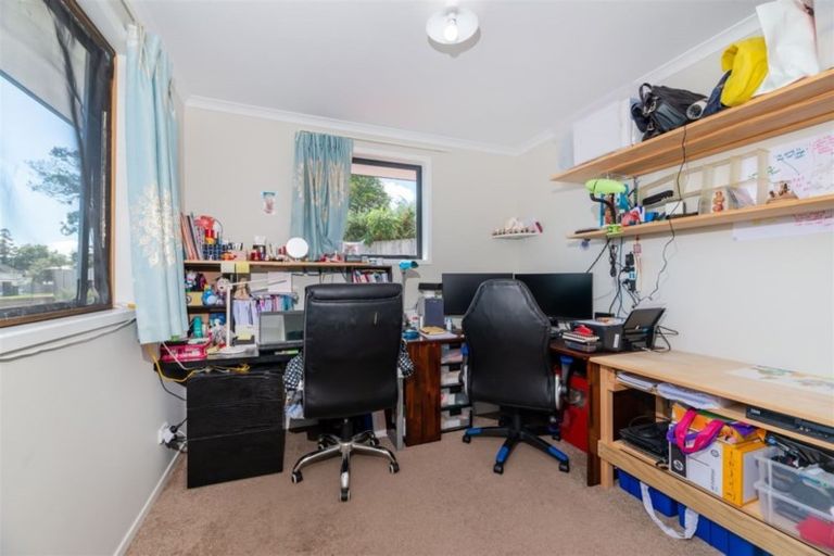 Photo of property in 24 Denver Avenue, Sunnyvale, Auckland, 0612