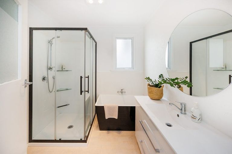 Photo of property in 37 Waterloo Crescent, Hokowhitu, Palmerston North, 4410