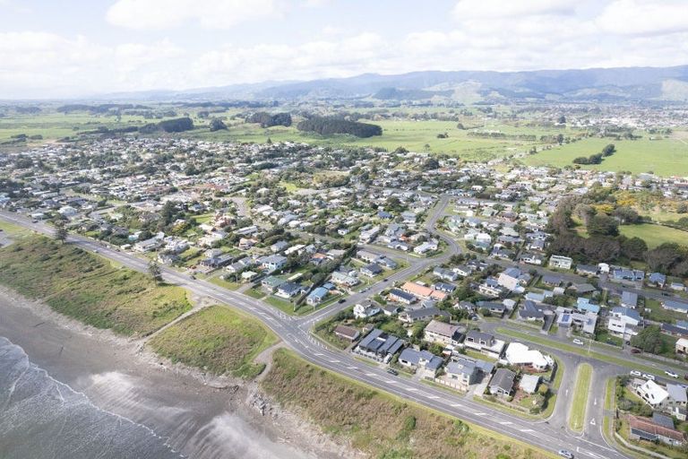 Photo of property in 14 Karaka Street, Otaki Beach, Otaki, 5512