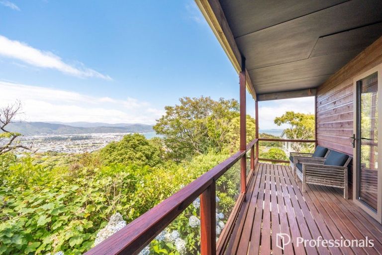 Photo of property in 11 Maungaraki Road, Korokoro, Lower Hutt, 5012