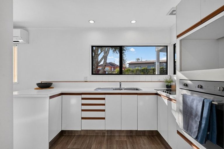 Photo of property in 1/30 Savoy Road, Glen Eden, Auckland, 0602