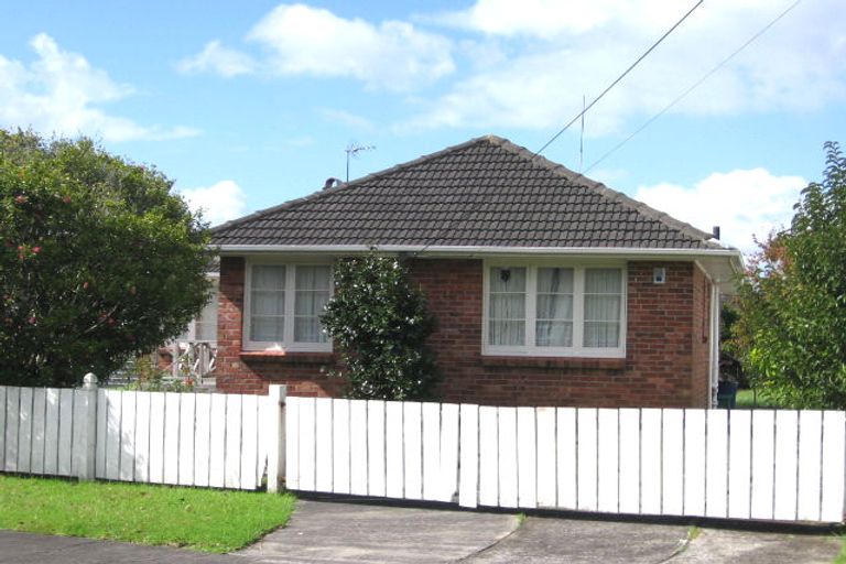 Photo of property in 13 Rixon Place, Te Atatu Peninsula, Auckland, 0610