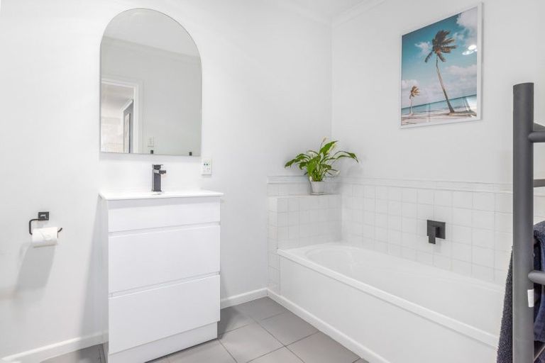 Photo of property in 5 Roys Road, Plimmerton, Porirua, 5026