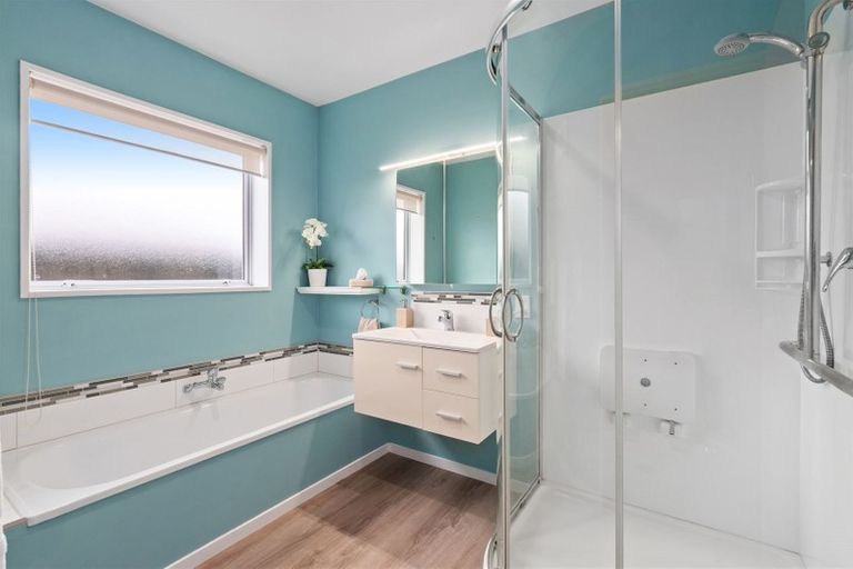 Photo of property in 60a Middlepark Road, Sockburn, Christchurch, 8042