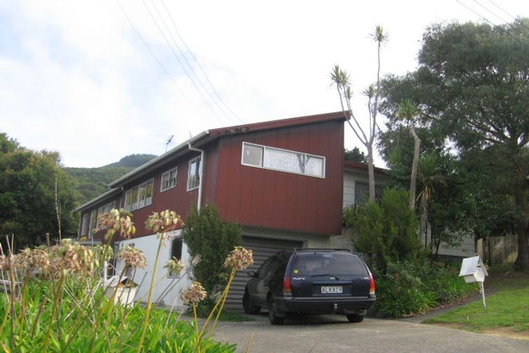 Photo of property in 2/71 Larsen Crescent, Tawa, Wellington, 5028