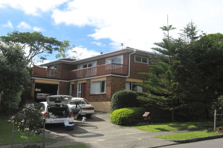 Photo of property in 3 Acland Place, Botany Downs, Auckland, 2010