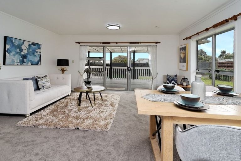 Photo of property in 2/56 Archibald Road, Kelston, Auckland, 0602