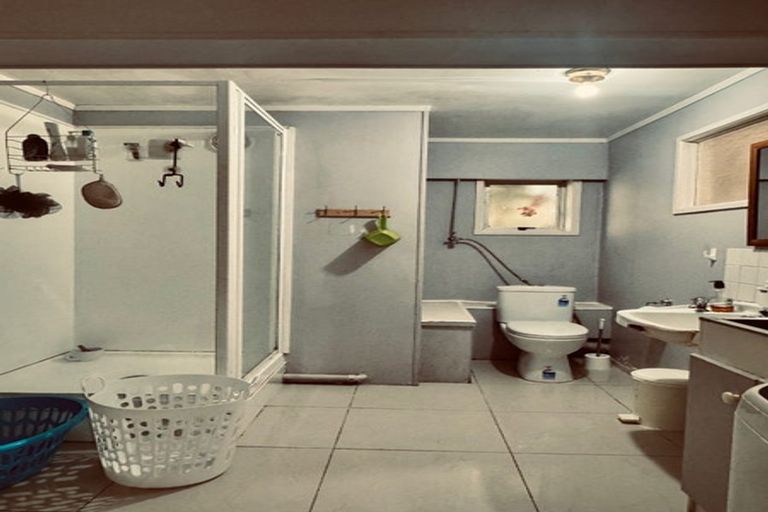 Photo of property in 4 Ayton Drive, Totara Vale, Auckland, 0629