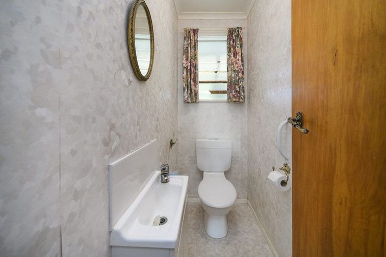 Photo of property in 6 Churchill Avenue, Hokowhitu, Palmerston North, 4410