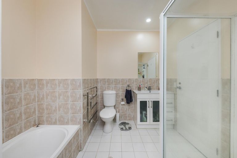 Photo of property in Maddison Apartments, 3/6a Queen Street, Palmerston North, 4410