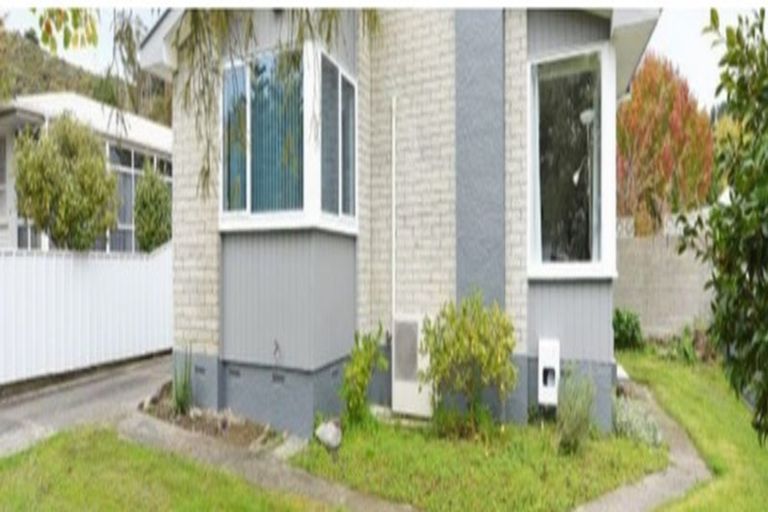 Photo of property in 4 Prestige Place, Maoribank, Upper Hutt, 5018