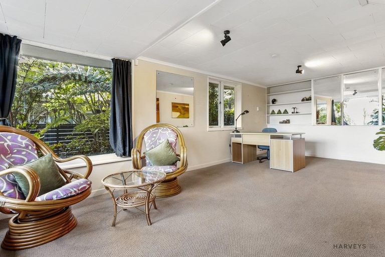 Photo of property in 94 Takahe Road, Titirangi, Auckland, 0604