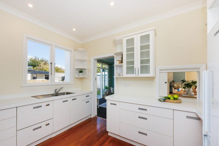 Photo of property in 16 College Street, Awapuni, Palmerston North, 4412