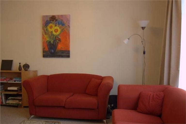 Photo of property in Nissen Court, 11e Hawker Street, Mount Victoria, Wellington, 6011