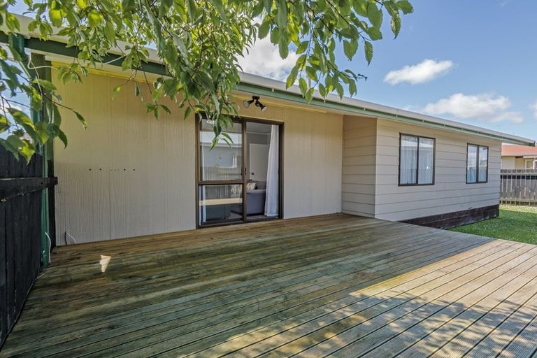 Photo of property in 37 Suzanne Grove, Kelvin Grove, Palmerston North, 4414