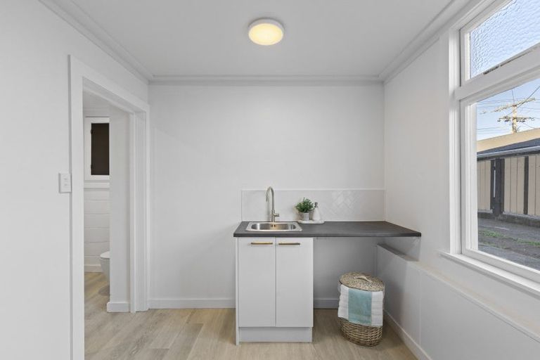 Photo of property in 16 Bulteel Street, New Plymouth, 4310