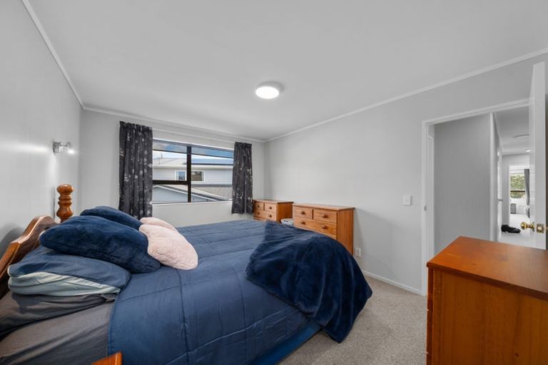 Photo of property in 6 Wantwood Grove, Churton Park, Wellington, 6037