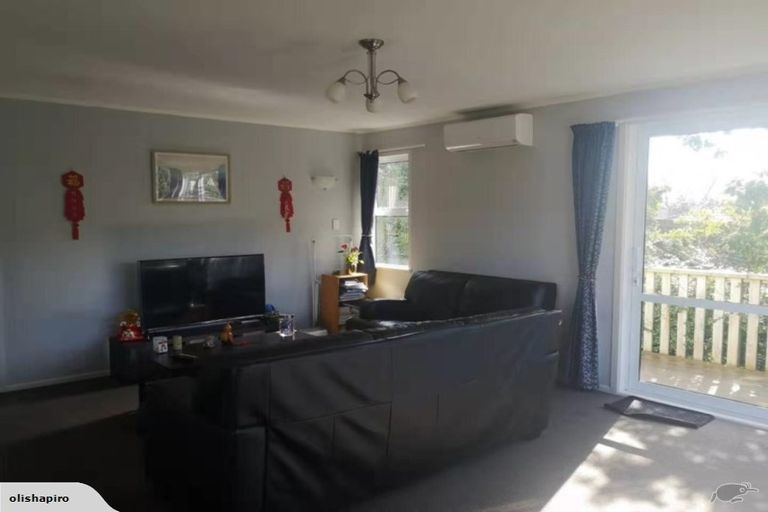 Photo of property in 35a Ranui Terrace, Tawa, Wellington, 5028