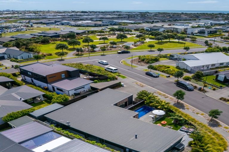 Photo of property in 4 Awatira Drive, Papamoa Beach, Papamoa, 3118