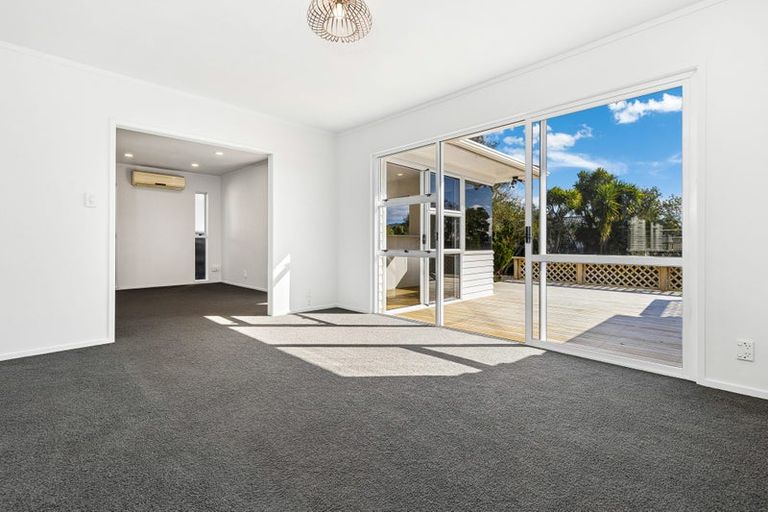 Photo of property in 33 Sunvue Road, Glen Eden, Auckland, 0602