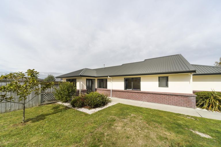 Photo of property in 115 Schnell Drive, Kelvin Grove, Palmerston North, 4414