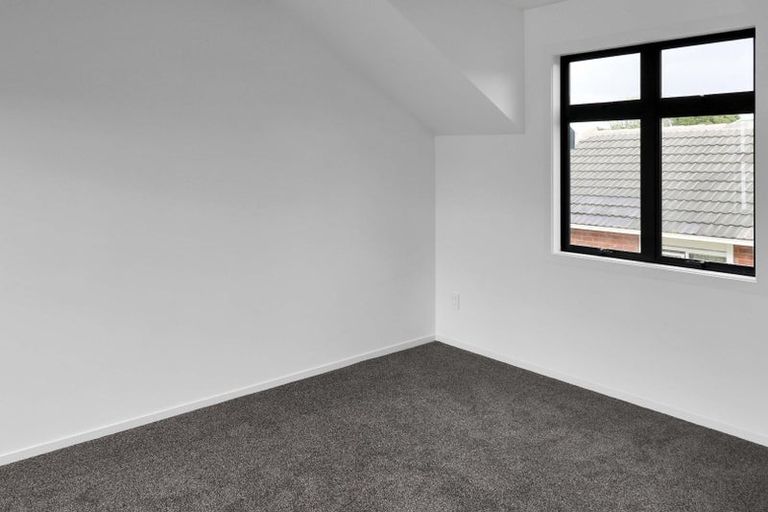 Photo of property in 1a Raymond Terrace, Waterloo, Lower Hutt, 5011