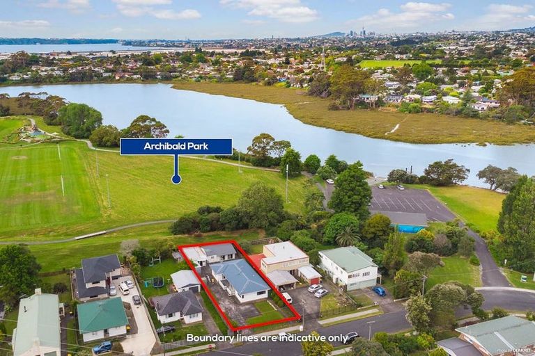 Photo of property in 53 Beaubank Road, Kelston, Auckland, 0602