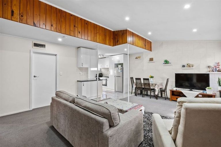 Photo of property in 2/67 Park Avenue, Papatoetoe, Auckland, 2025