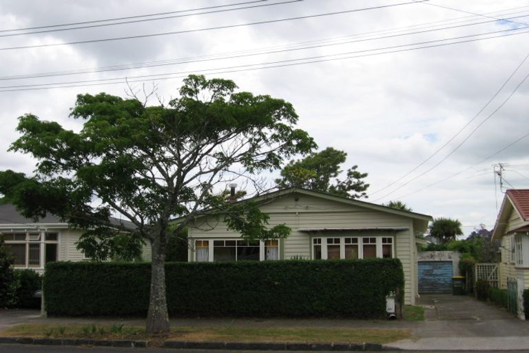 Photo of property in 33 Walmer Road, Point Chevalier, Auckland, 1022