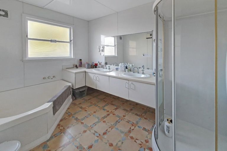 Photo of property in 25 Epsom Road, Hokowhitu, Palmerston North, 4410