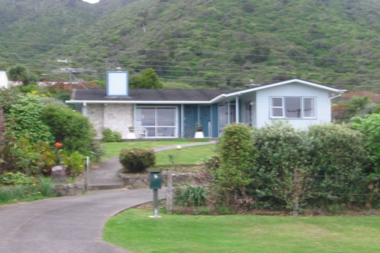 Photo of property in 9 Kotare Street, Waikanae, 5036