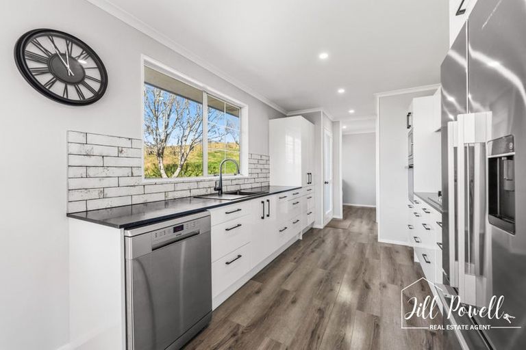 Photo of property in 10 View Street, Maungaturoto, 0520