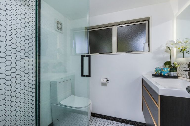 Photo of property in 2/70 Archers Road, Glenfield, Auckland, 0629