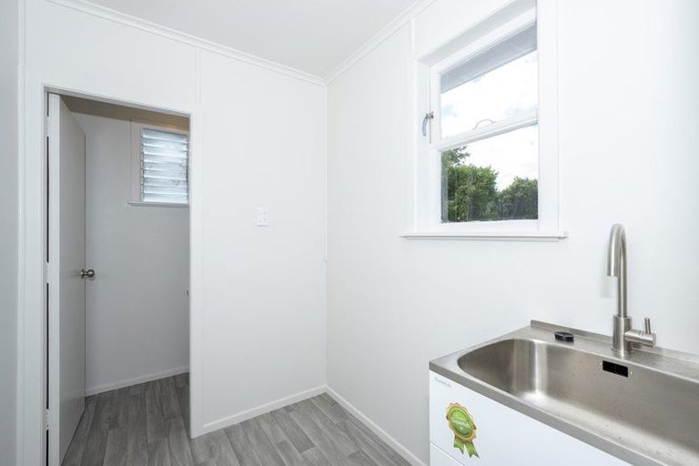 Photo of property in 1/494 Swanson Road, Ranui, Auckland, 0612