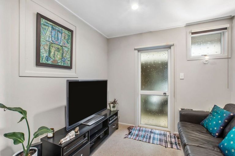 Photo of property in 94 Messenger Terrace, Oakura, 4314